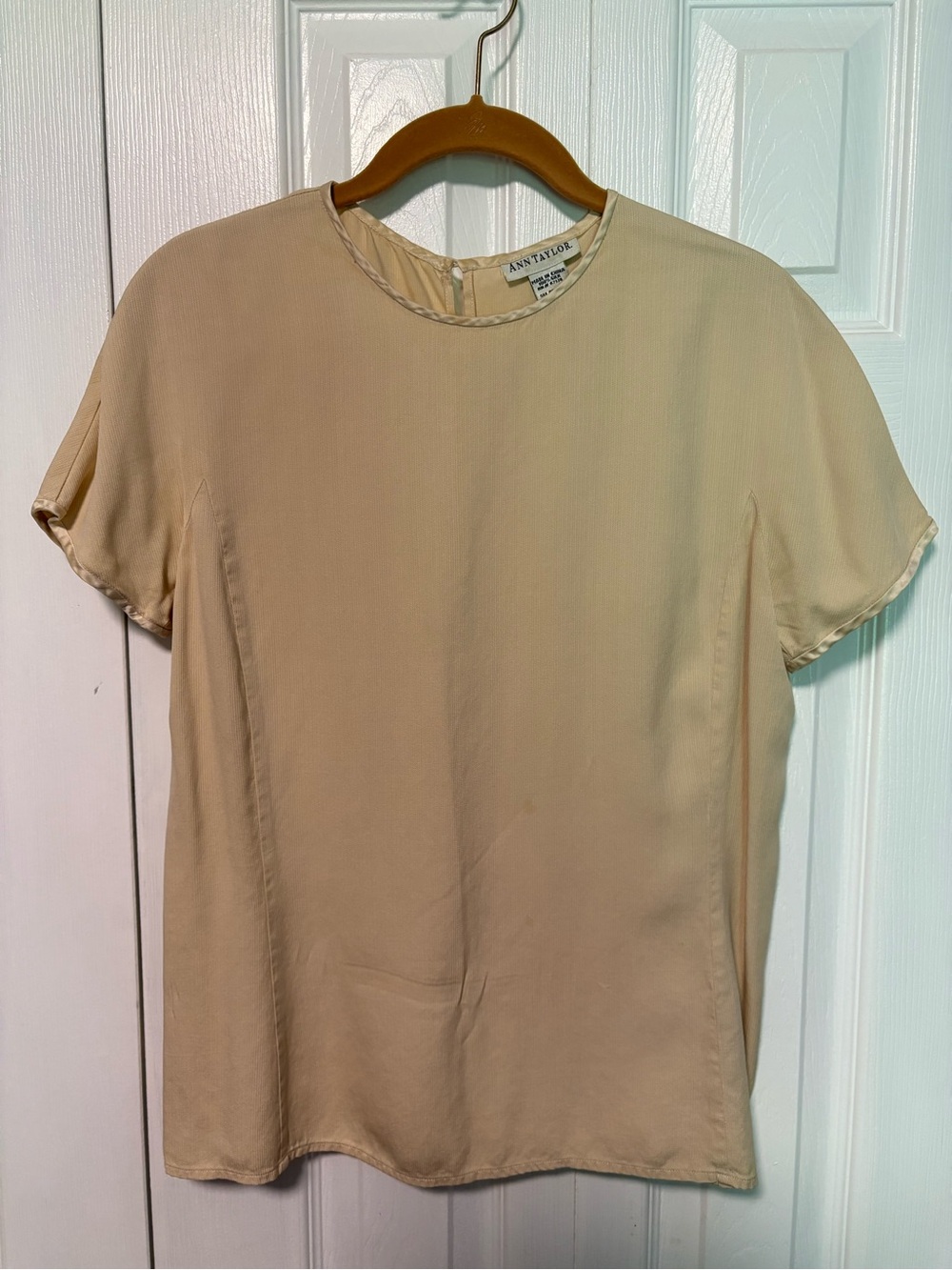 ANN TAYLOR 100% Silk Cream Short-Sleeve Blouse